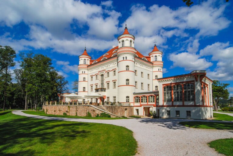 Wojanów Palace