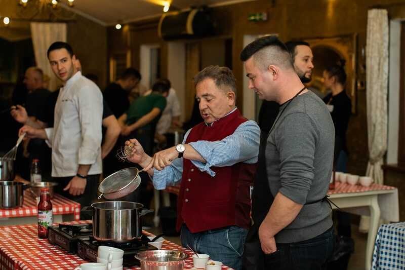Turniej kulinarny dla firm w Dworze Korona Karkonoszy z Robertem Makłowiczem