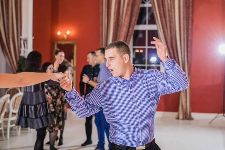 Taniec na imprezie, czyli wyśmienita zabawa i integracja w jednym