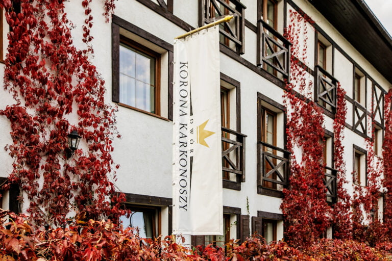 Hotel na wyjazd firmowy – jak znaleźć idealną lokalizację?