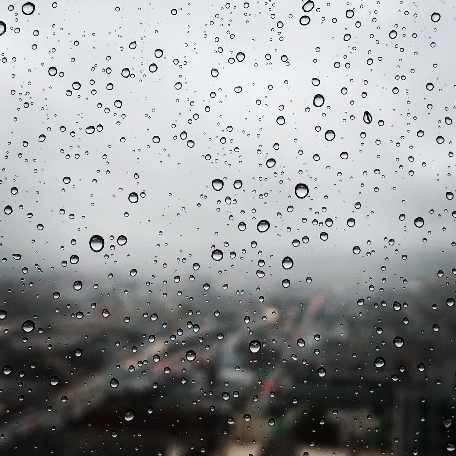 Jakie zabawy zespołowe sprawdzą się przy niepogodzie?