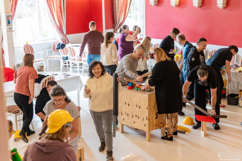 Construction of the Goldberg machine, corporate event at Dwór Korona Karkonoszy