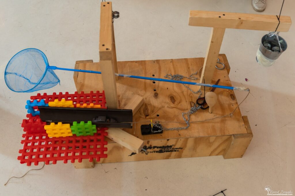 Construction of the Goldberg machine