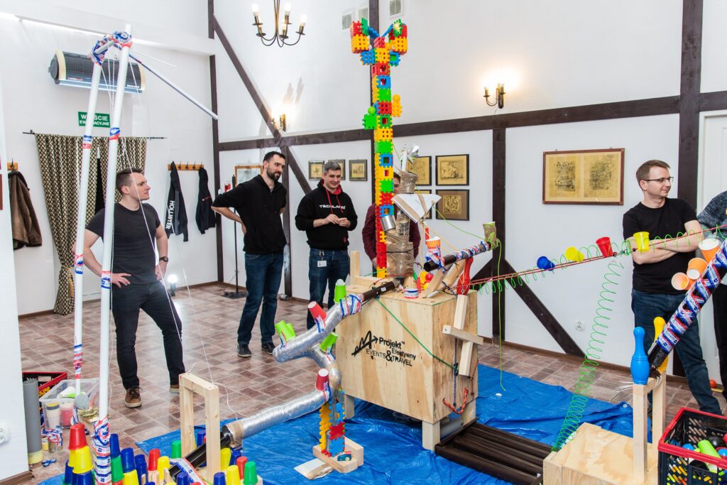 Construction of the Goldberg machine, corporate event at Dwór Korona Karkonoszy