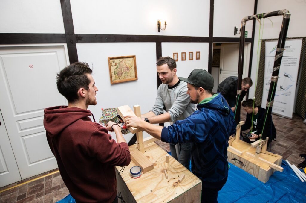 Construction of the Goldberg machine, corporate event at Dwór Korona Karkonoszy