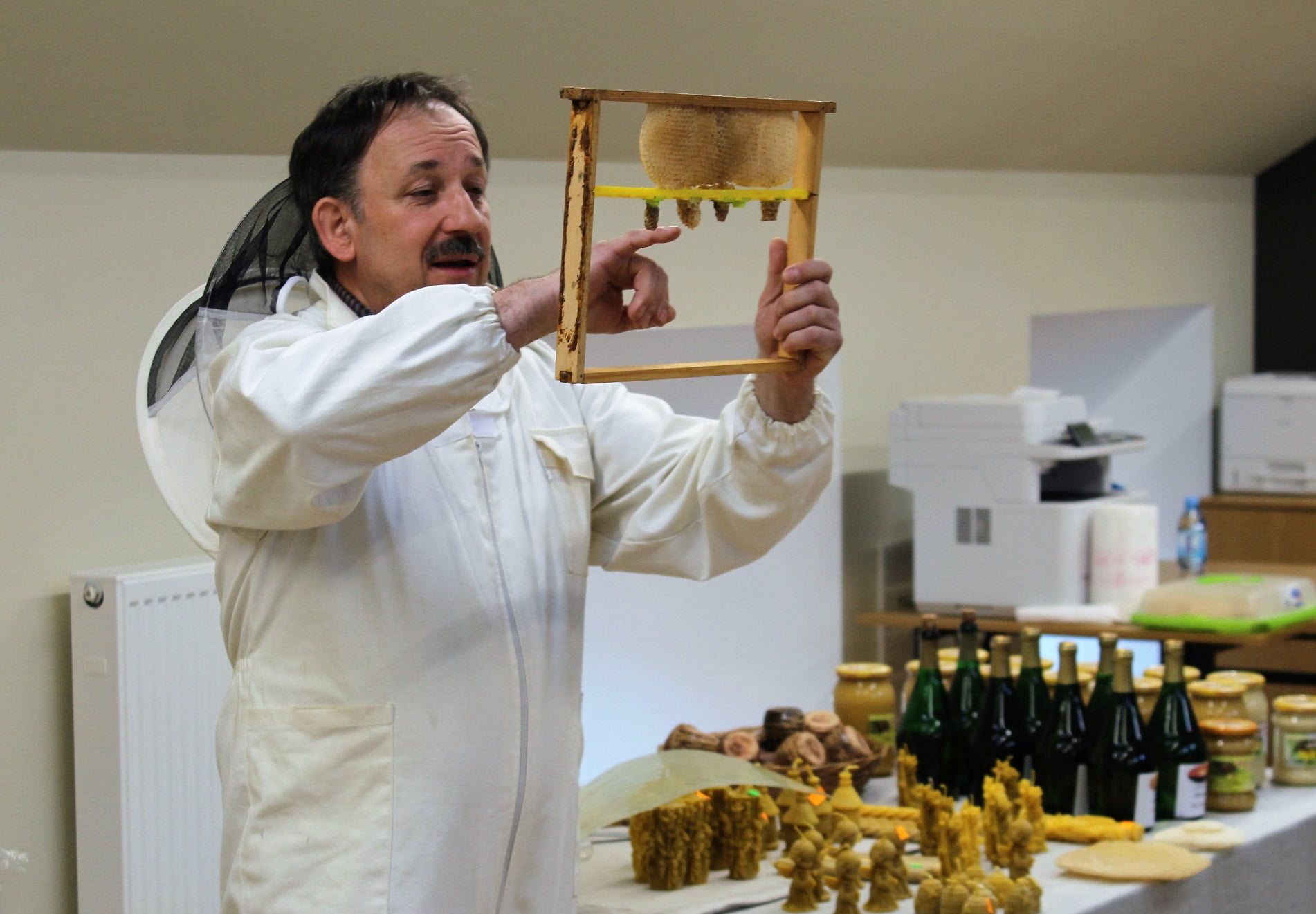 Integration workshops for companies at Dwór Korona Karkonoszy - beekeeping