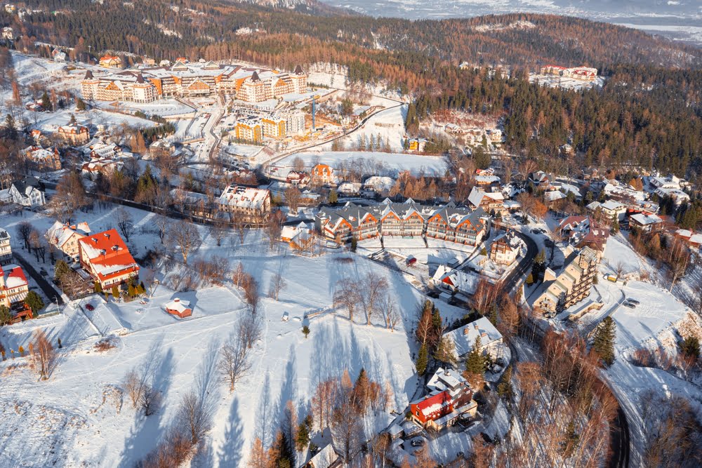 Blick auf Karpacz im Winter