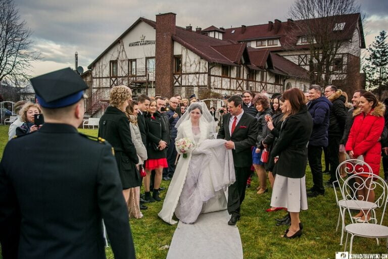 Niezbędne dodatki na wesele zimą