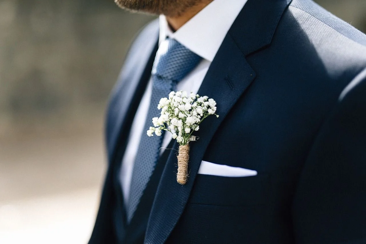 Spielt das Falten eines Einstecktuchs für eine Hochzeit eine Rolle?