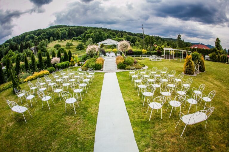 Church wedding outdoors - how to organize it?