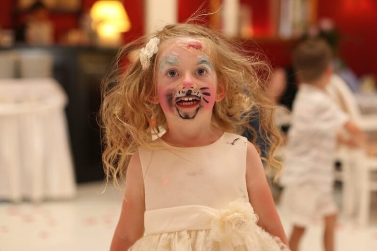 Is a separate table for children at a wedding a good idea?