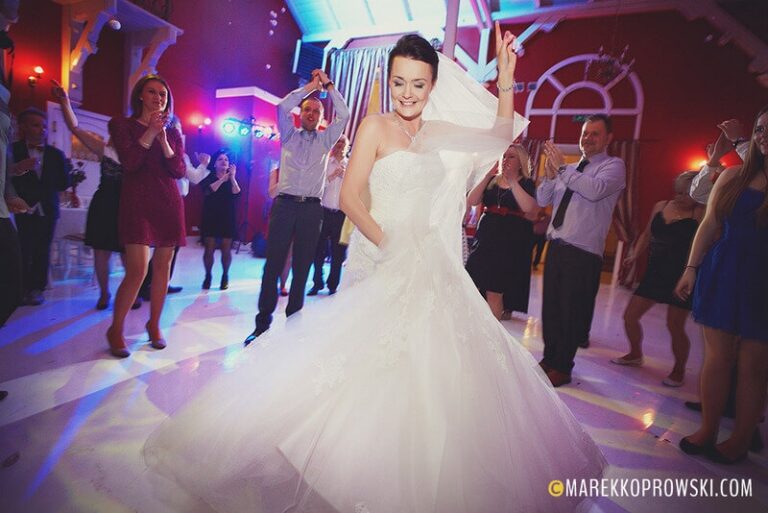 Wedding traditions and contemporary weddings