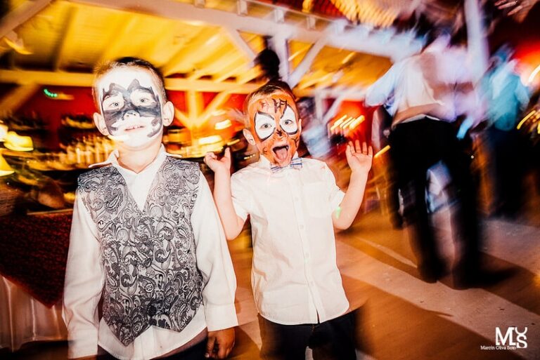 A child at a wedding? It's not a problem!