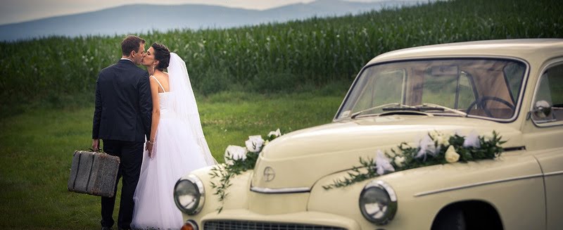 retro car wedding