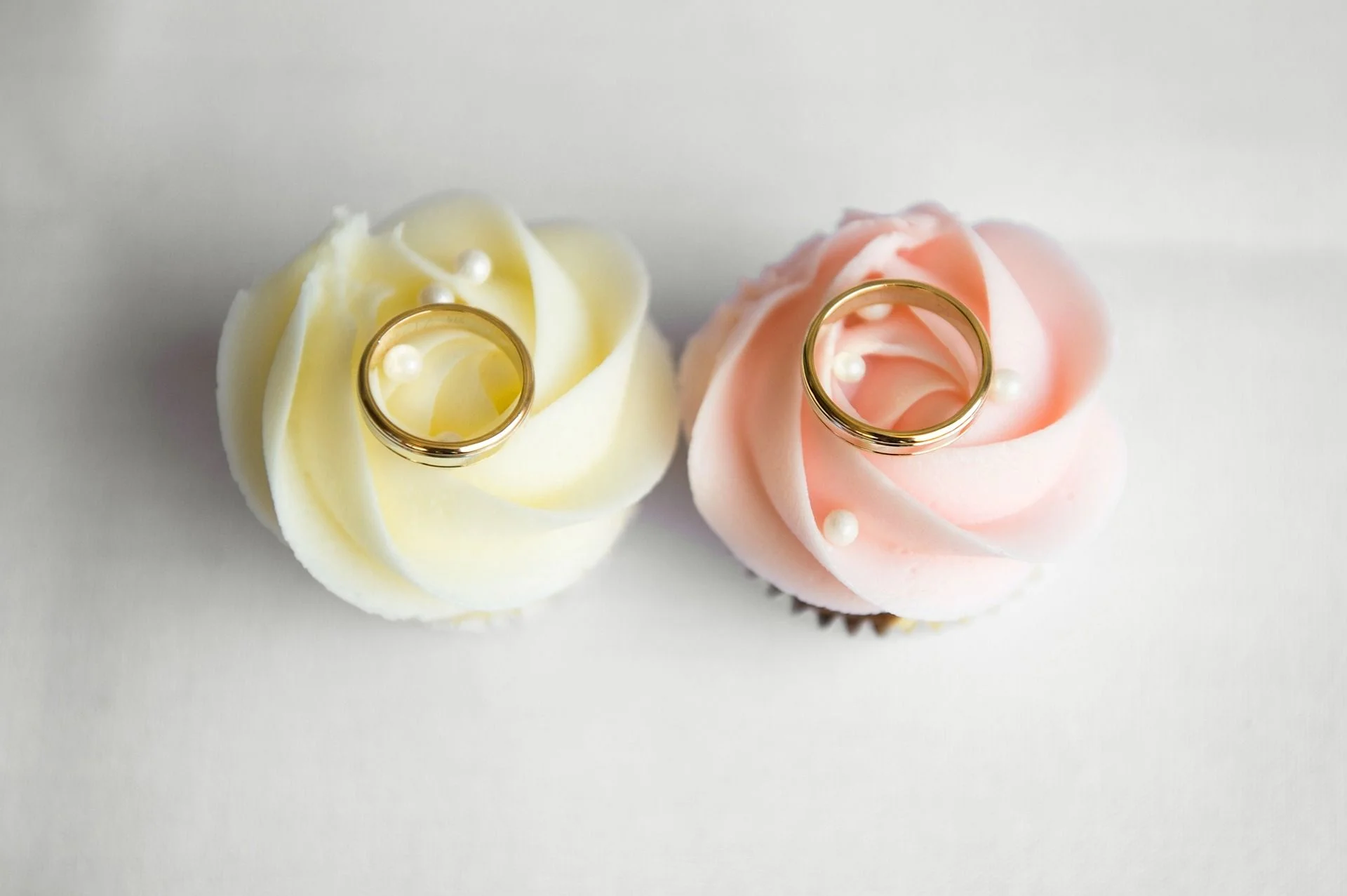 Stylized wedding - the 80s. Feel the vibe!
