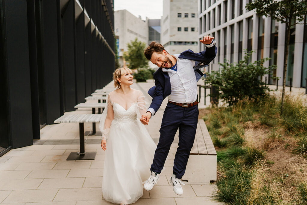 Schöne Roggen Hochzeit Dekoration in einer Kirche während