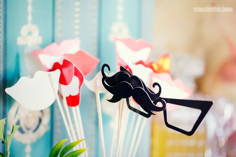 Wedding accessories that will give the party a unique character