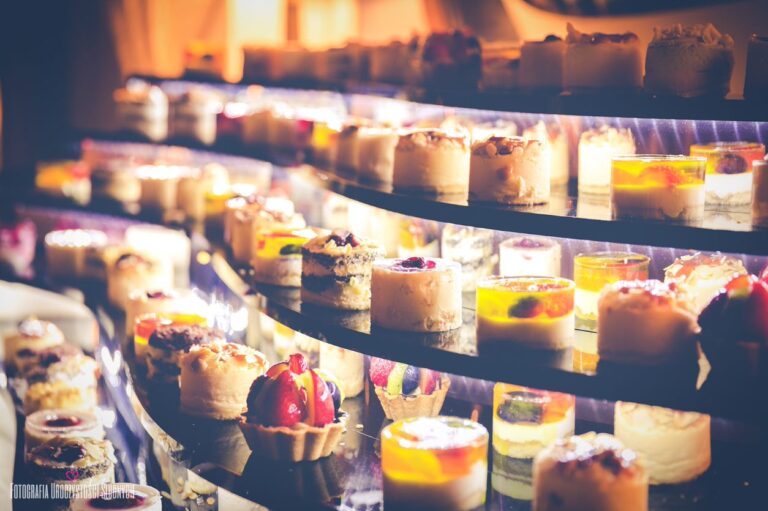 Ciasta na wesele – wszystko, co musicie wiedzieć o słodkim poczęstunku