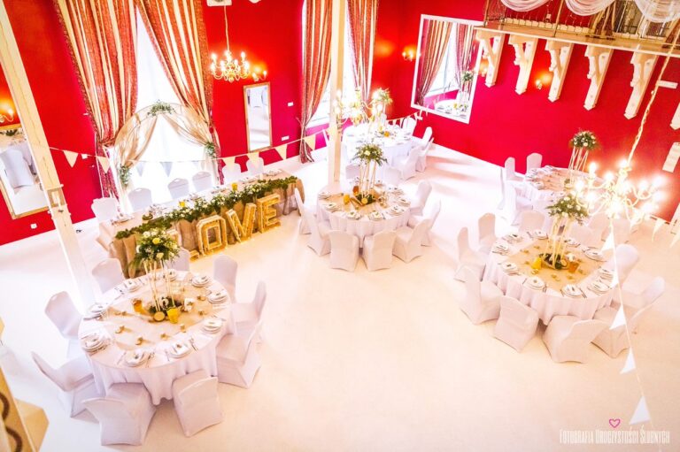 How to decorate the table of the bride and groom?
