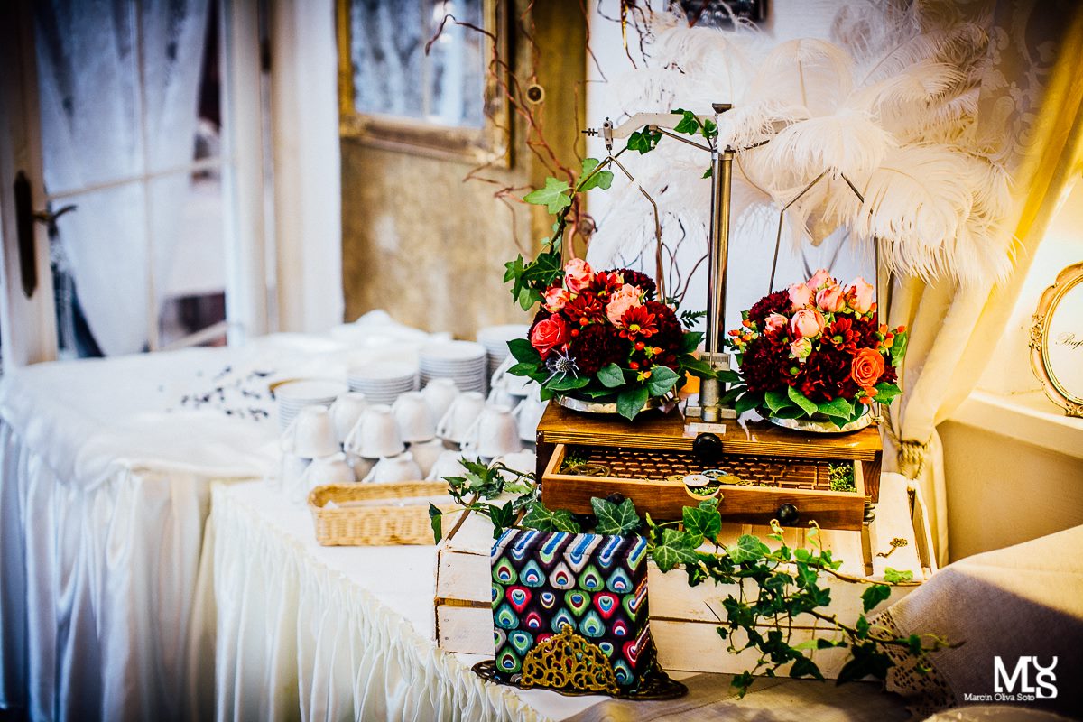Dekoracje kwiatowe sali weselnej: wskazówki florysty