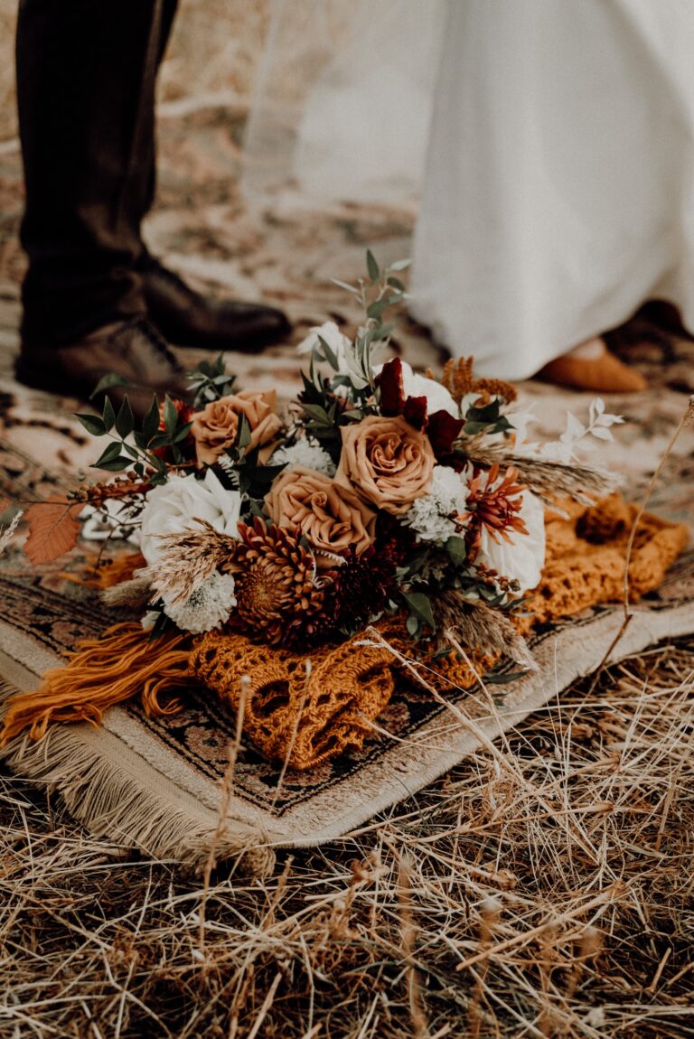 How to organize a wedding party in a rustic style?