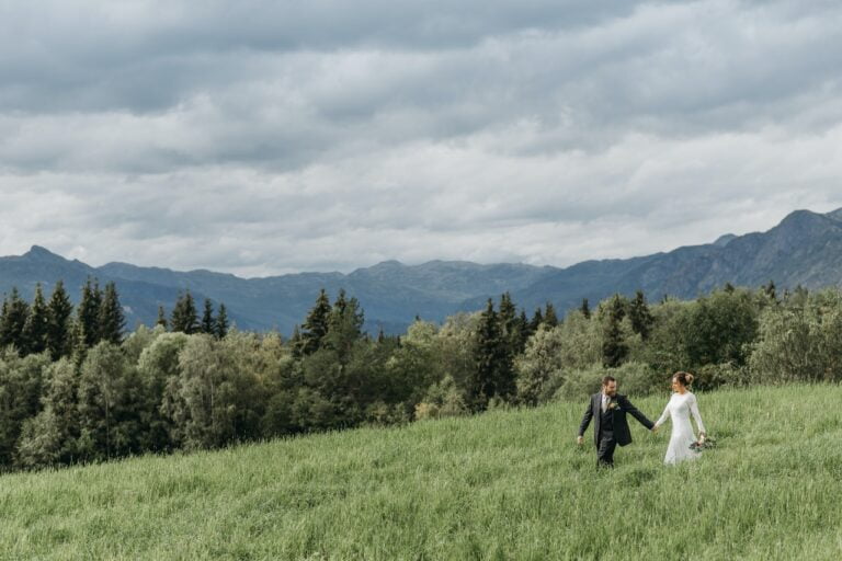 An intimate wedding in the mountains - a magical ceremony in amazing surroundings