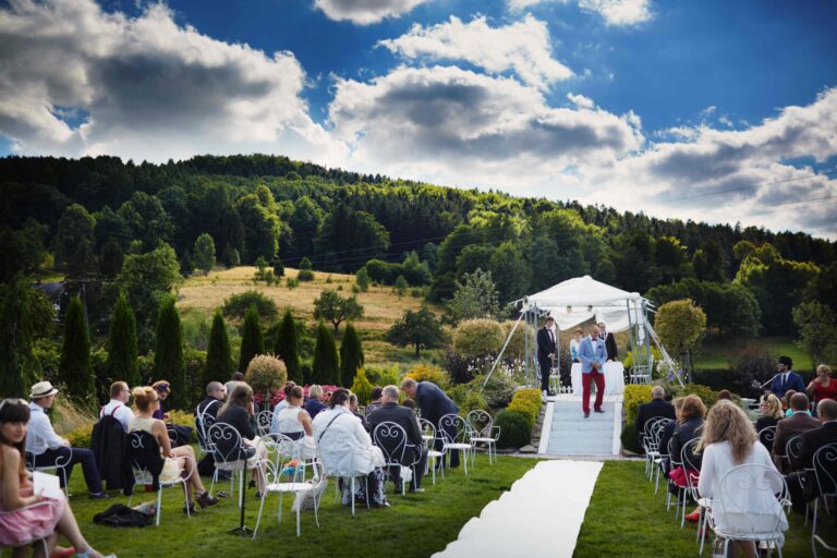 Open bar na weselu: za i przeciw