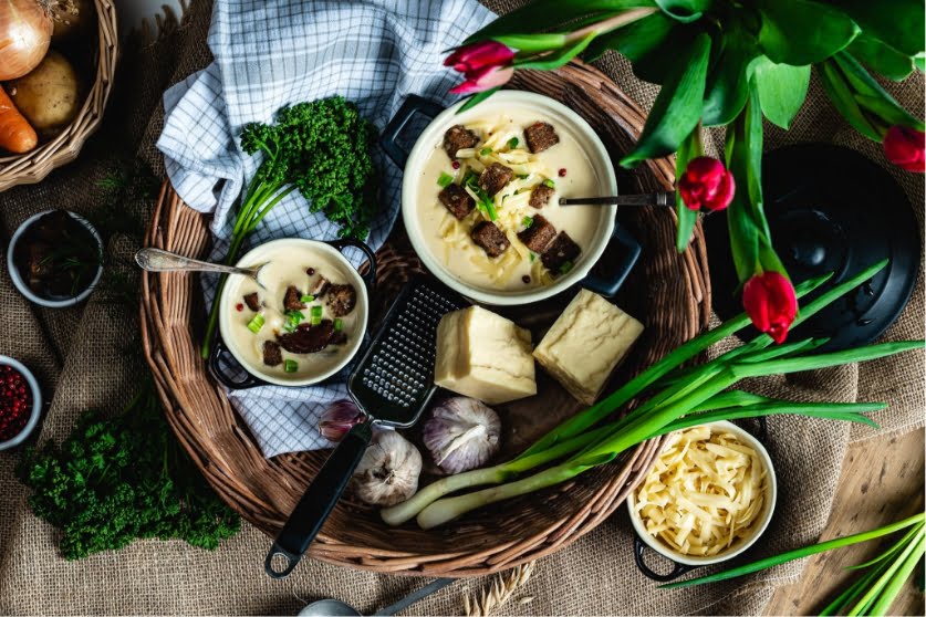 outdoor meal prepared from natural ingredients, encouragement to slow food and slow live