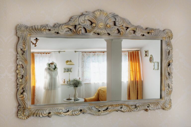 mirror, hotel room equipment, golden apartment in Dwór Korona Karkonoszy, Sosnówka near Karpacz