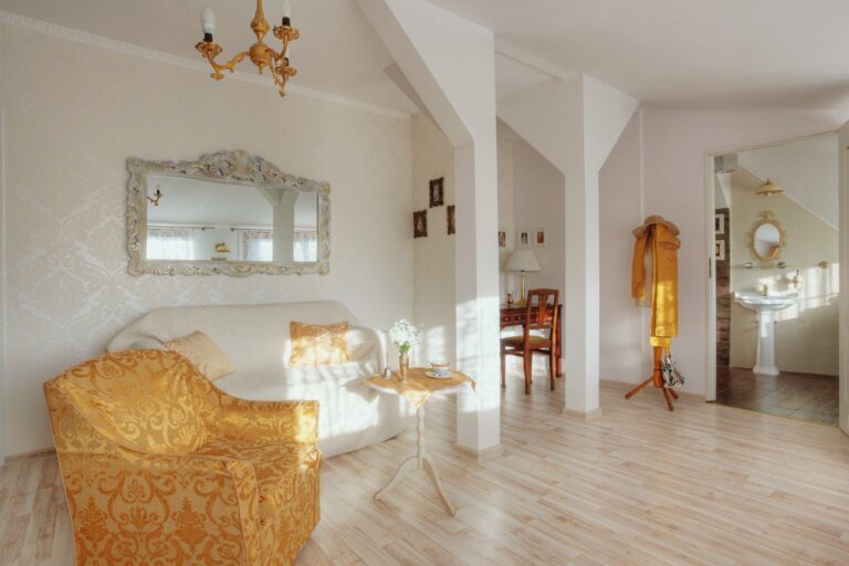 Ausstattung der Hotelzimmer, goldene Suite in Dwór Korona Karkonoszy, Sosnówka bei Karpacz