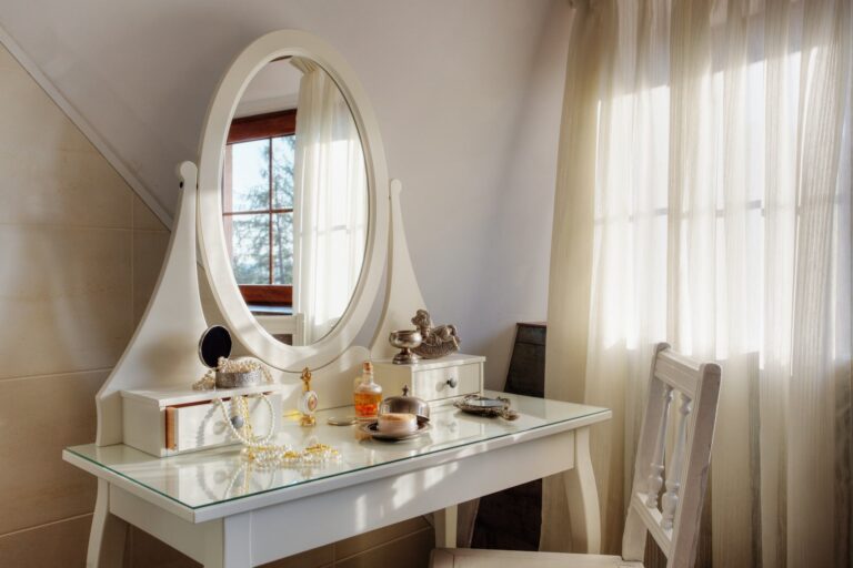 mirror, hotel room equipment, golden apartment in Dwór Korona Karkonoszy, Sosnówka near Karpacz