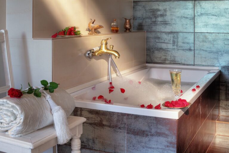 bathtub in the hotel room equipment, golden suite in Dwór Korona Karkonoszy, Sosnówka near Karpacz