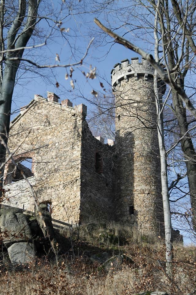 Ruins of Prince Henry's Castle in Sosnówka near Karpacz
