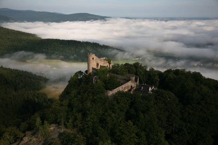 Schloss Chojnik, Ziel für Integrationsveranstaltungen in der Nähe von Jelenia Góra