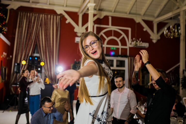 taniec i zabawa na imprezie firmowej, Dwór Korona Karkonoszy Sosnówka koło Karpacza