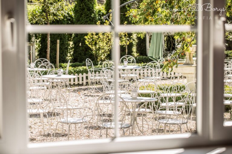 cafe tables in the garden in front of the ballroom of Dwór Korona Karkonoszy