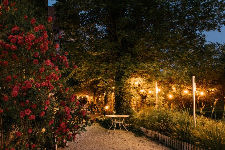 atmosphärischer Garten, Dwór Korona Karkonoszy Sosnówka bei Karpacz