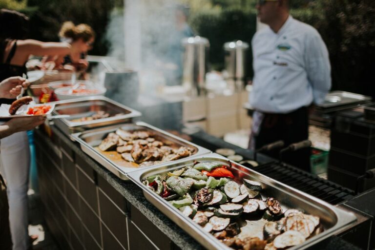 catering at an outdoor event in Dwór Korona Karkonoszy Sosnówka near Karpacz