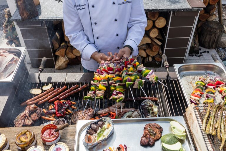 Barbecue, Catering für einen Firmenevent im Freien, Kochworkshops
