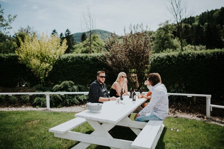 Treffen im Garten, Gesellschaftsveranstaltung, Entspannung im Garten, Dwór Korona Karkonoszy in Sosnówka bei Karpacz