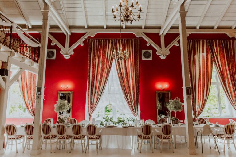 heller Saal für eine Hochzeit, Niederschlesien, Sosnówka,