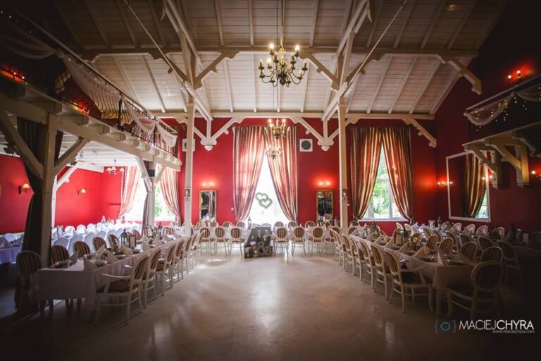 Tischarrangement für eine Hochzeit oder einen Ball