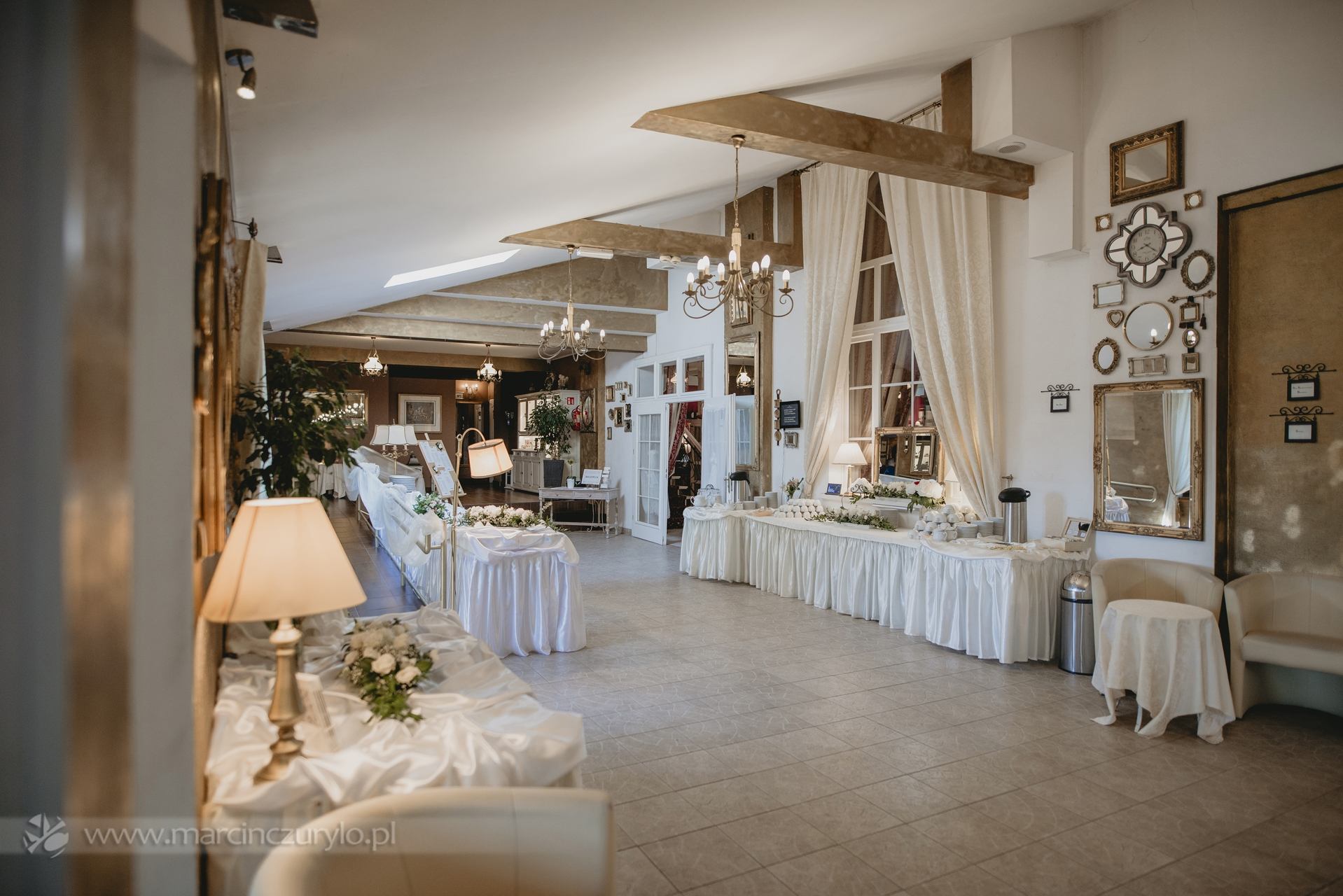 Der Goldene Saal, ein Hochzeitssaal in Niederschlesien, die Krone des Karkonosze-Hofes in Sosnówka bei Karpacz