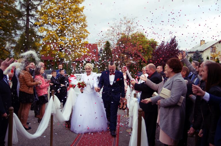 Begrüßung eines jungen Paares vor der Hochzeit Dwór Korona Karkonoszy Sosnówka bei Karpacz