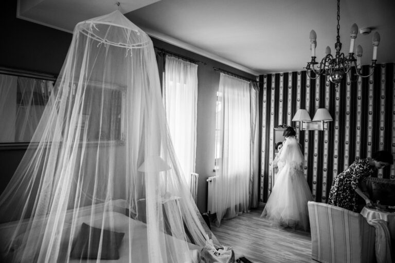 Braut vor den Hochzeitsvorbereitungen, Dwór Korona Karkonoszy Sosnówka bei Karpacz