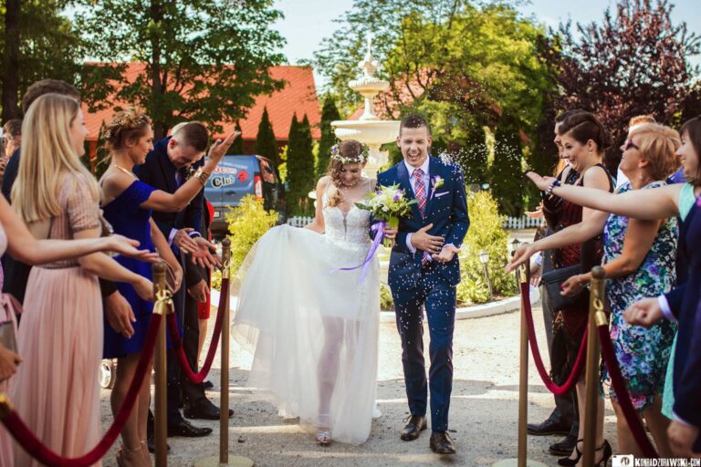 greeting the young couple, Dwór Korona Karkonoszy Sosnówka near Karpacz