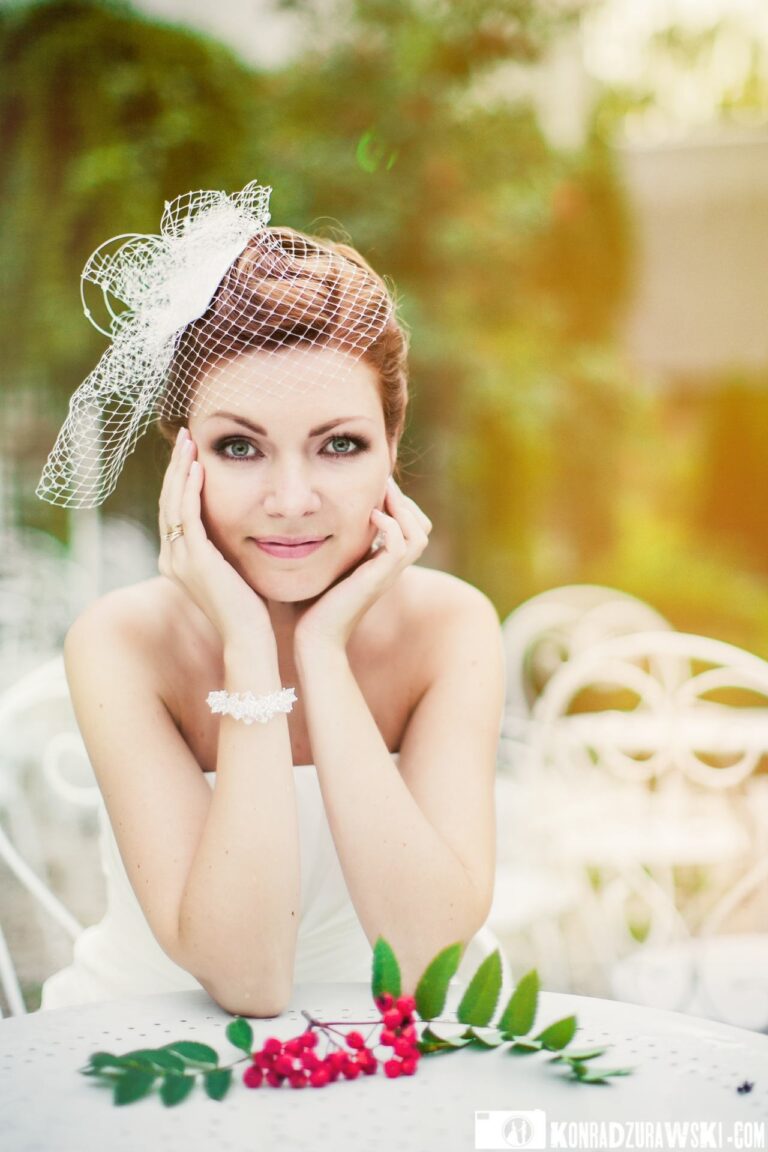 bride with rowanberry, Crown of the Karkonosze Manor Sosnówka near Karpacz