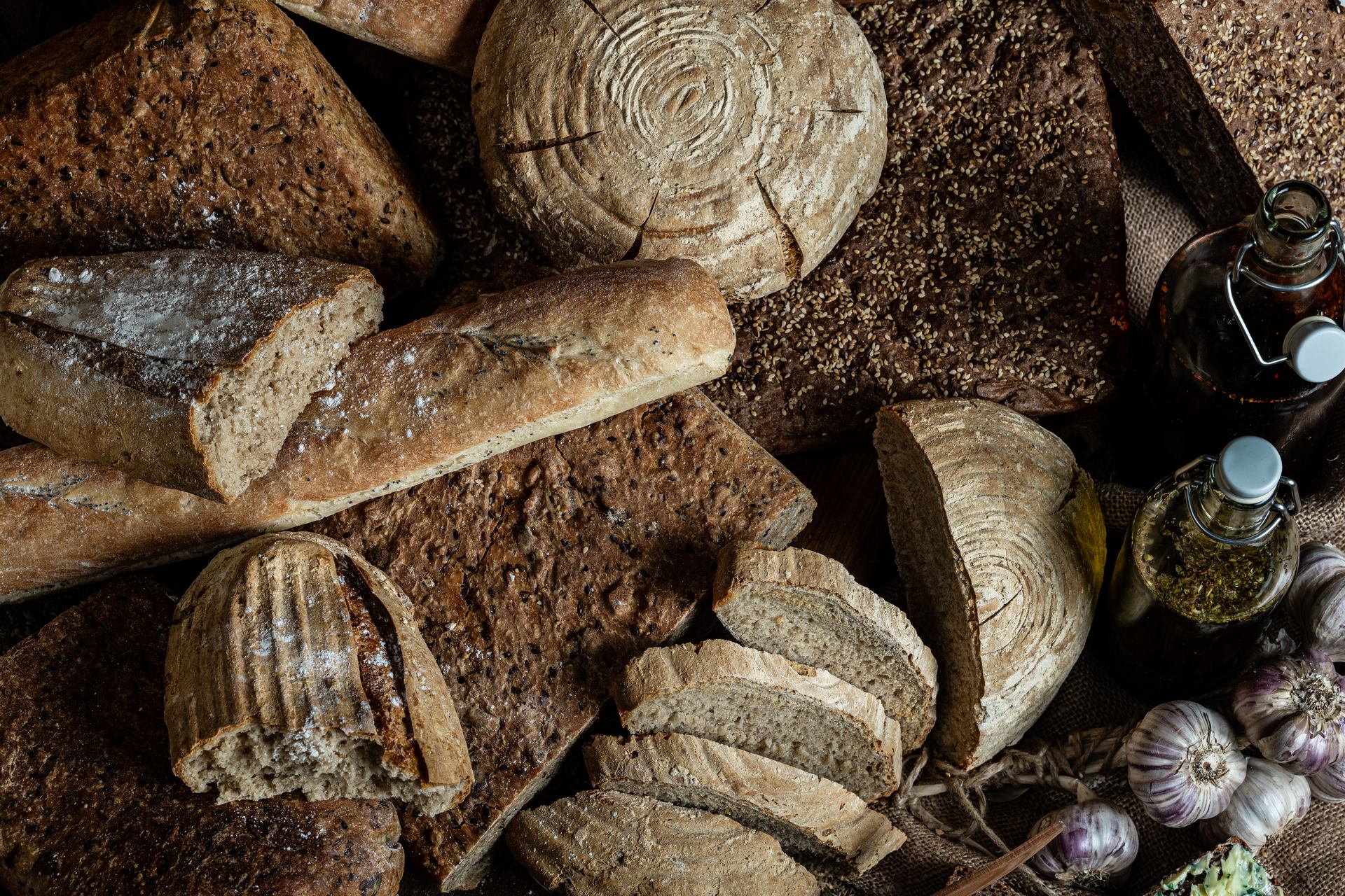 samodzielnie przygotowane pieczywo i chleby pieczone w Dworze Korona Karkonoszy w Sosnówce koło Karpacza