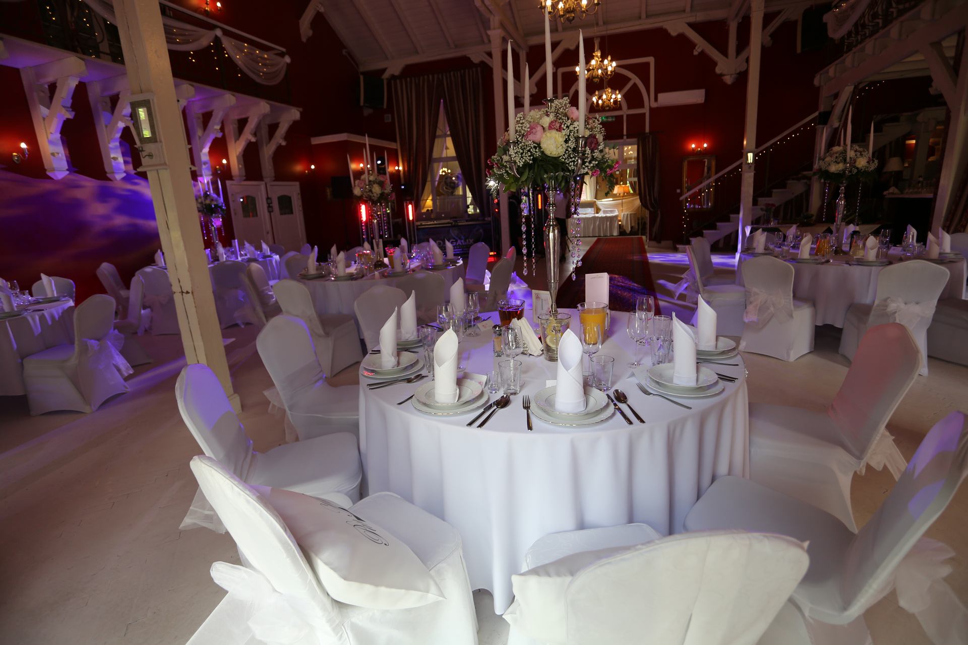 table arrangement at a wedding, Sosnówka near Karpacz, wedding hall in Lower Silesia, wedding in Lower Silesia, wedding in the mountains, wedding hall in the mountains, wedding in the mountains